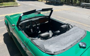 Triumph-Tr6-1973-green-10