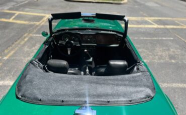 Triumph-Tr6-1973-green-11