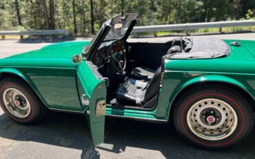 Triumph-Tr6-1973-green-13