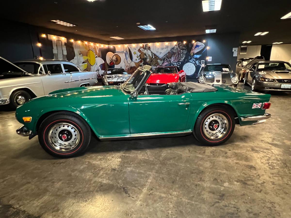 Triumph-Tr6-1973-green-15
