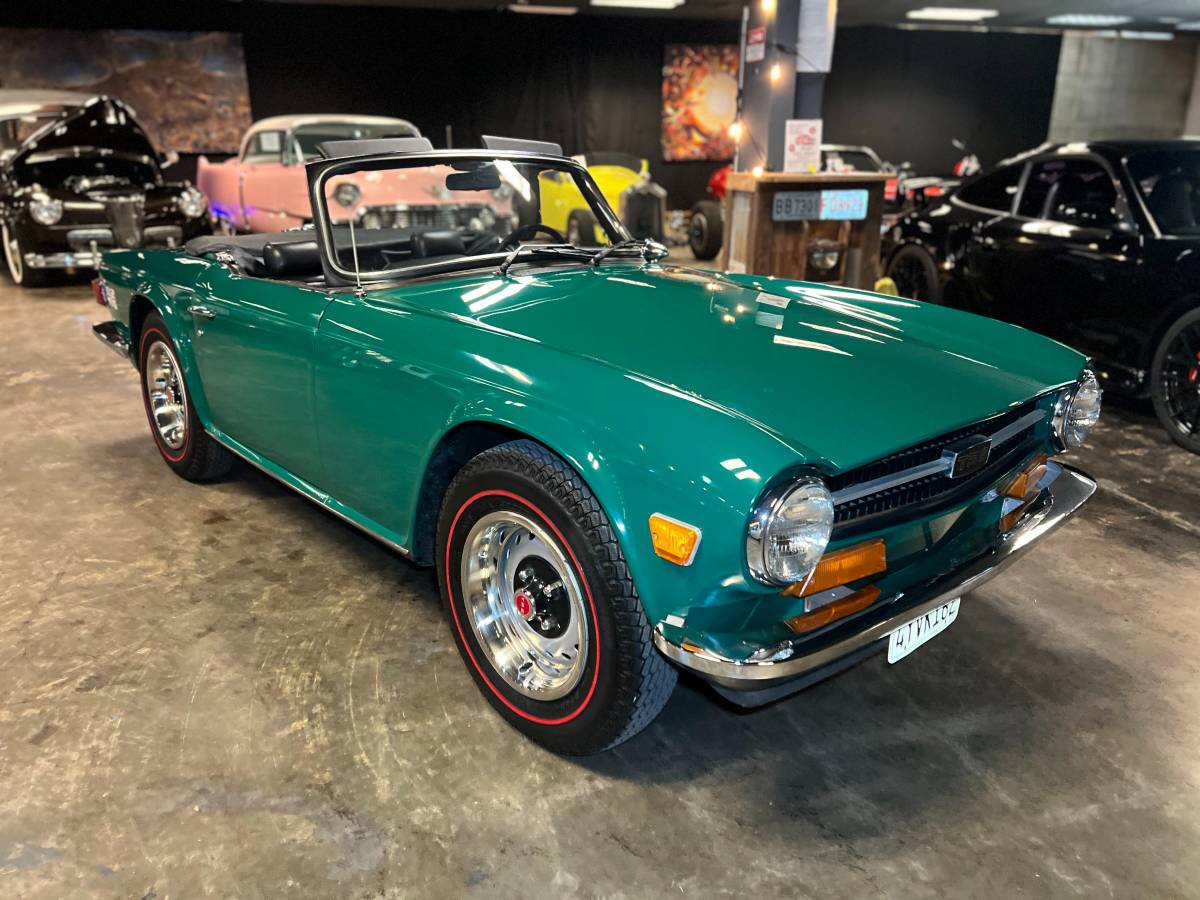 Triumph-Tr6-1973-green-18
