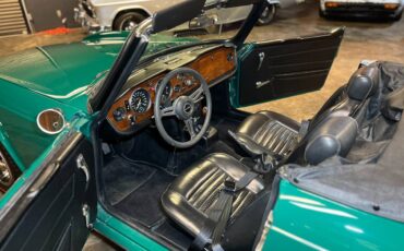 Triumph-Tr6-1973-green-19