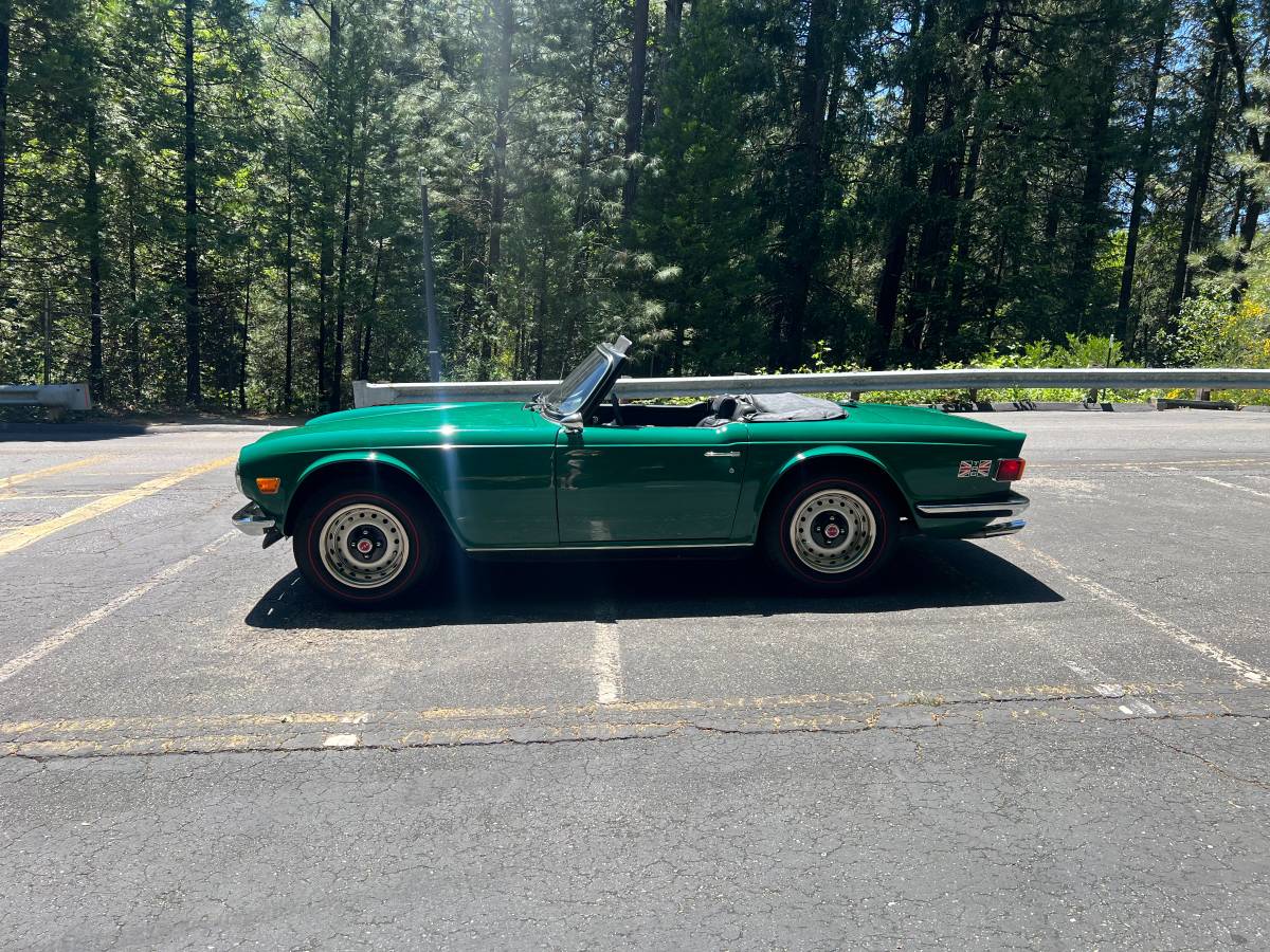 Triumph-Tr6-1973-green-2