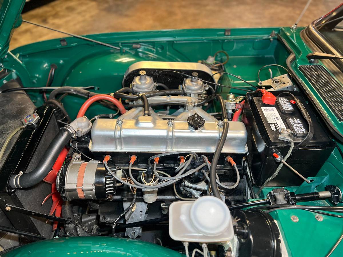Triumph-Tr6-1973-green-21
