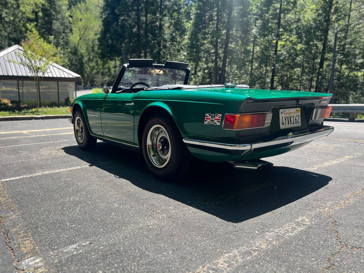 Triumph-Tr6-1973-green-3