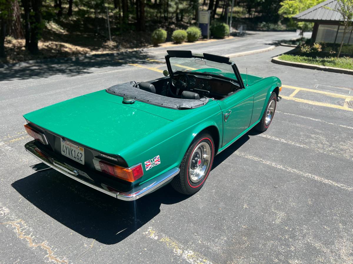 Triumph-Tr6-1973-green-4
