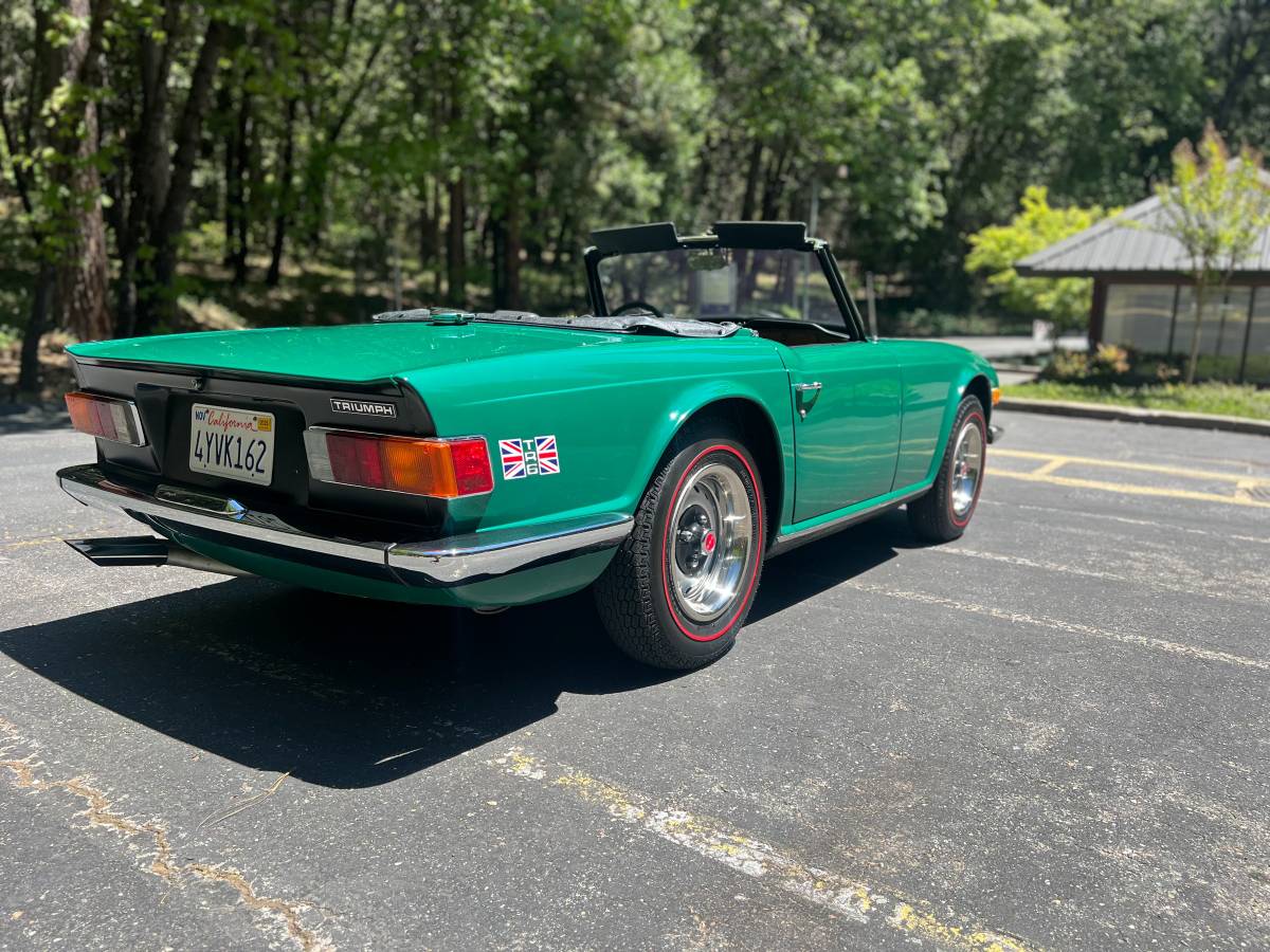 Triumph-Tr6-1973-green-5