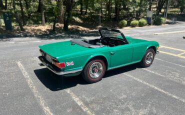 Triumph-Tr6-1973-green-6