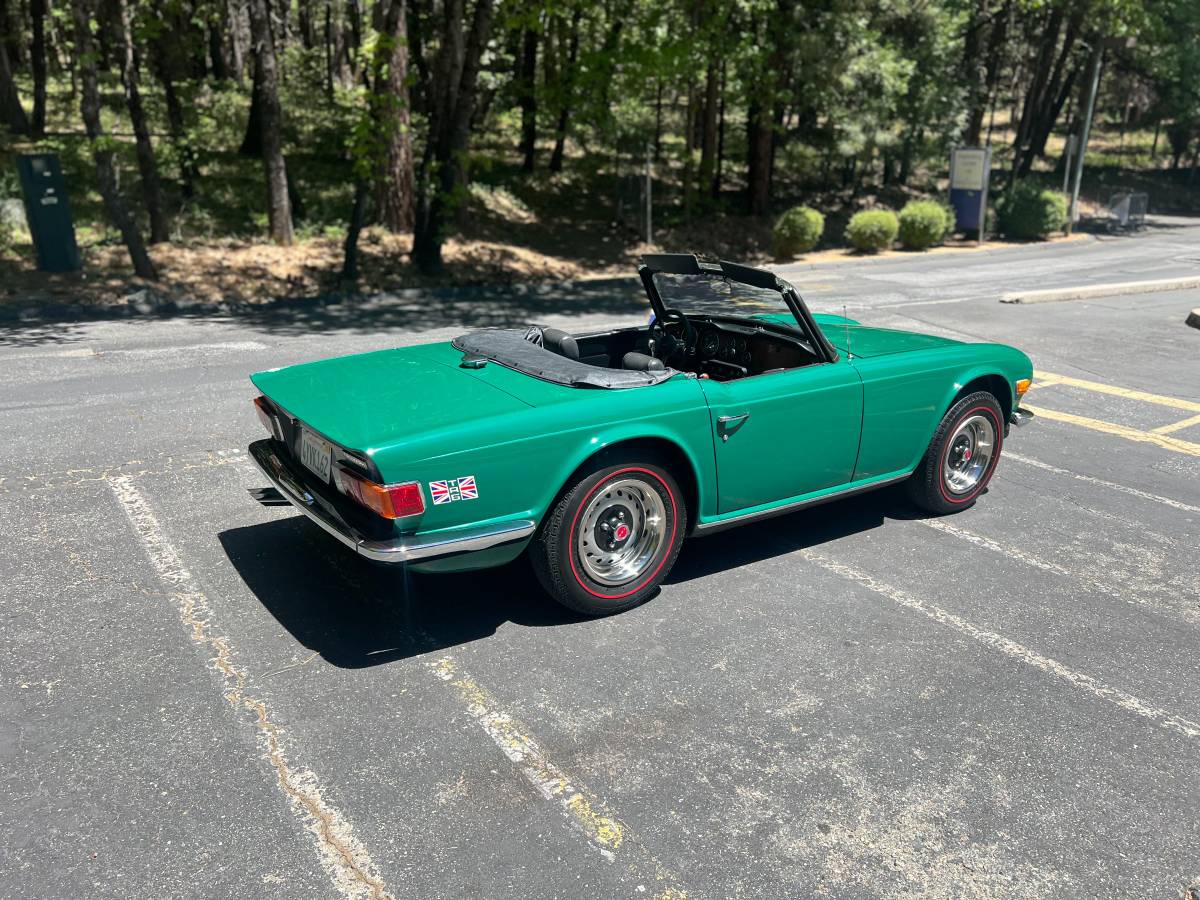 Triumph-Tr6-1973-green-6