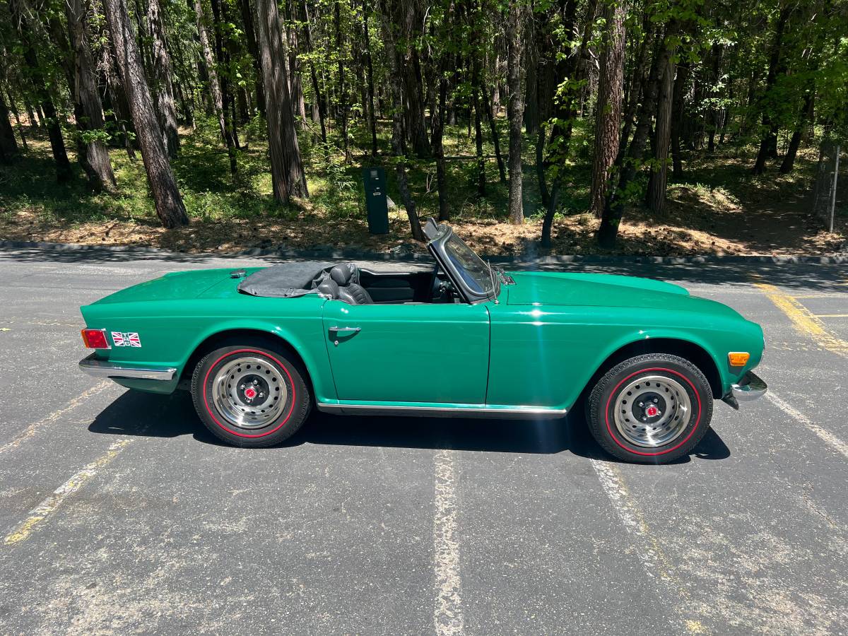 Triumph-Tr6-1973-green-7