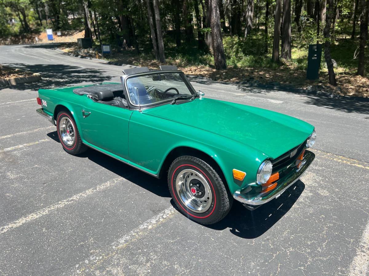 Triumph-Tr6-1973-green-8
