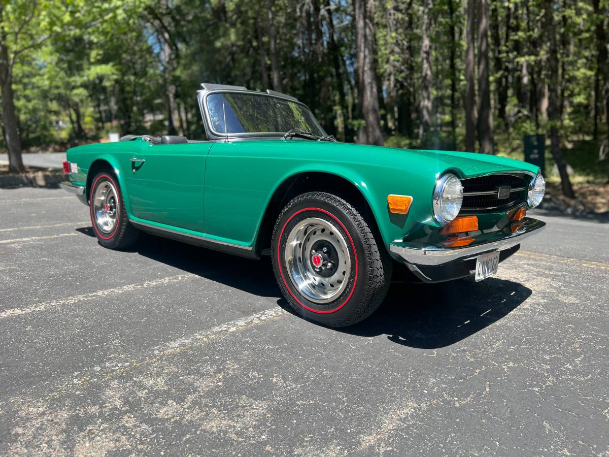 Triumph-Tr6-1973-green-9