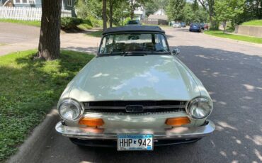 Triumph-Tr6-1973-white-2