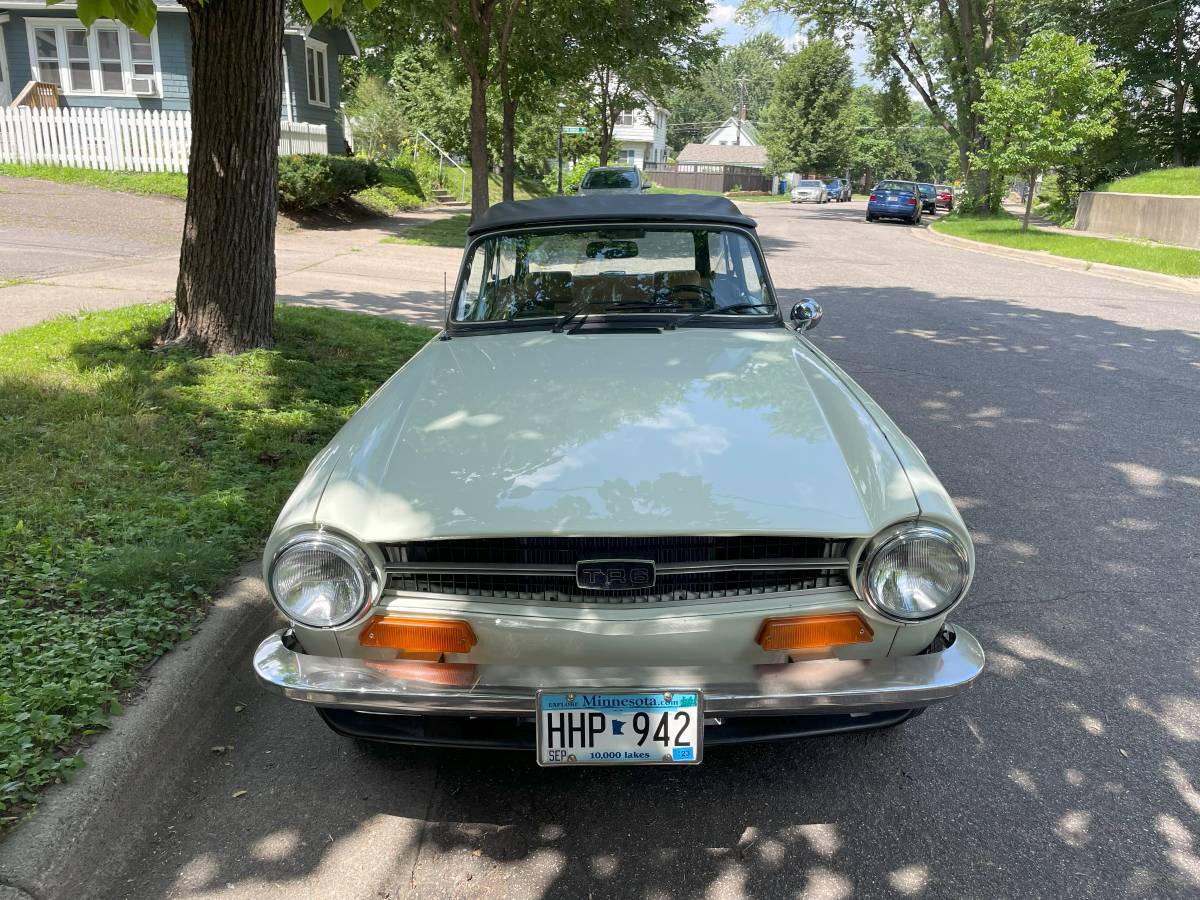 Triumph-Tr6-1973-white-2