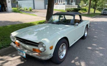 Triumph-Tr6-1973-white-3