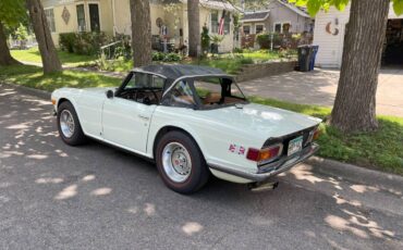 Triumph-Tr6-1973-white-4
