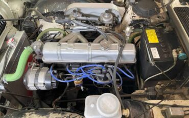 Triumph-Tr6-1973-white-7