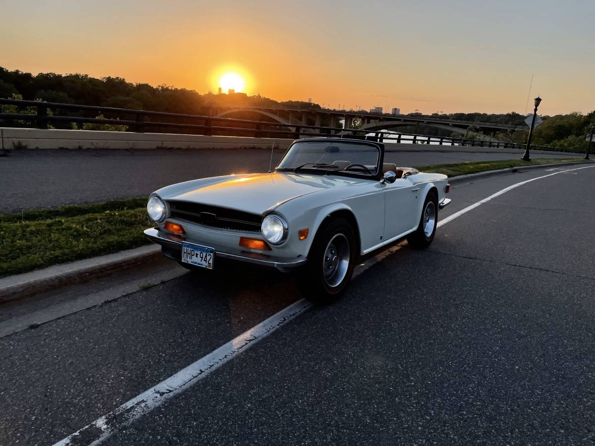 Triumph Tr6  1973 white