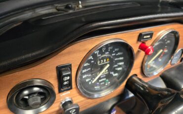 Triumph-Tr6-1974-red-1