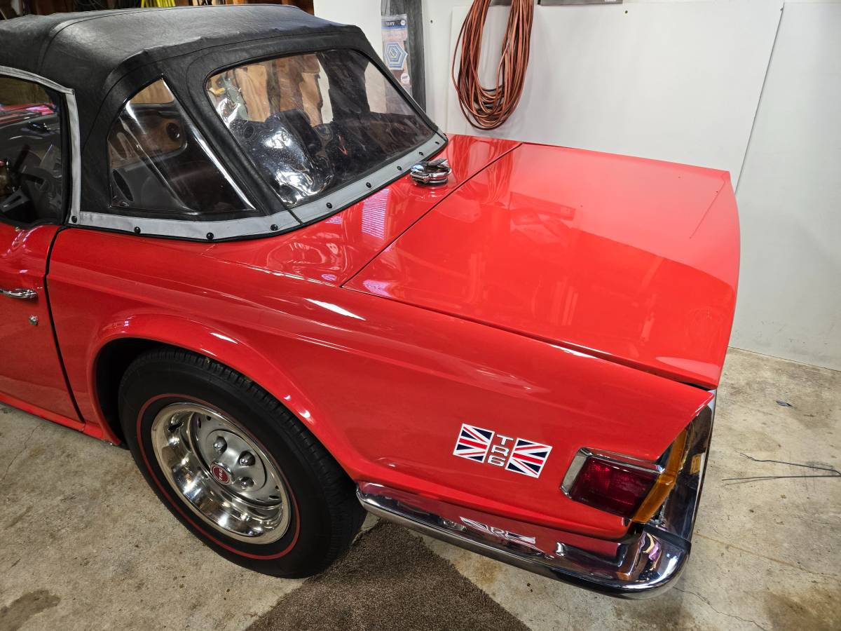 Triumph Tr6  1974 red