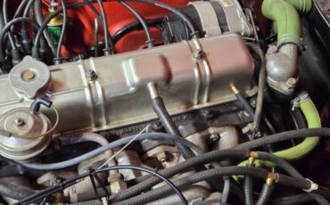 Triumph-Tr6-1974-red-14