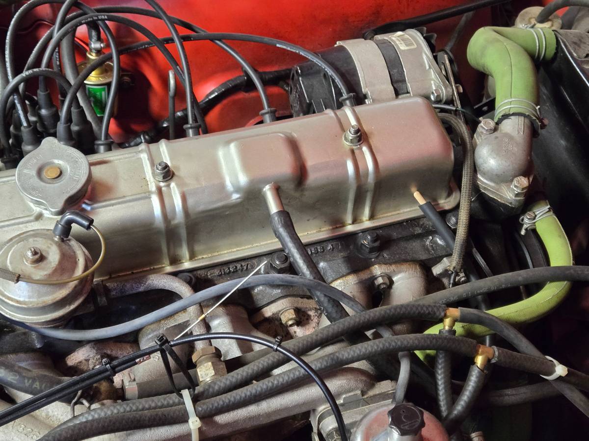 Triumph-Tr6-1974-red-14
