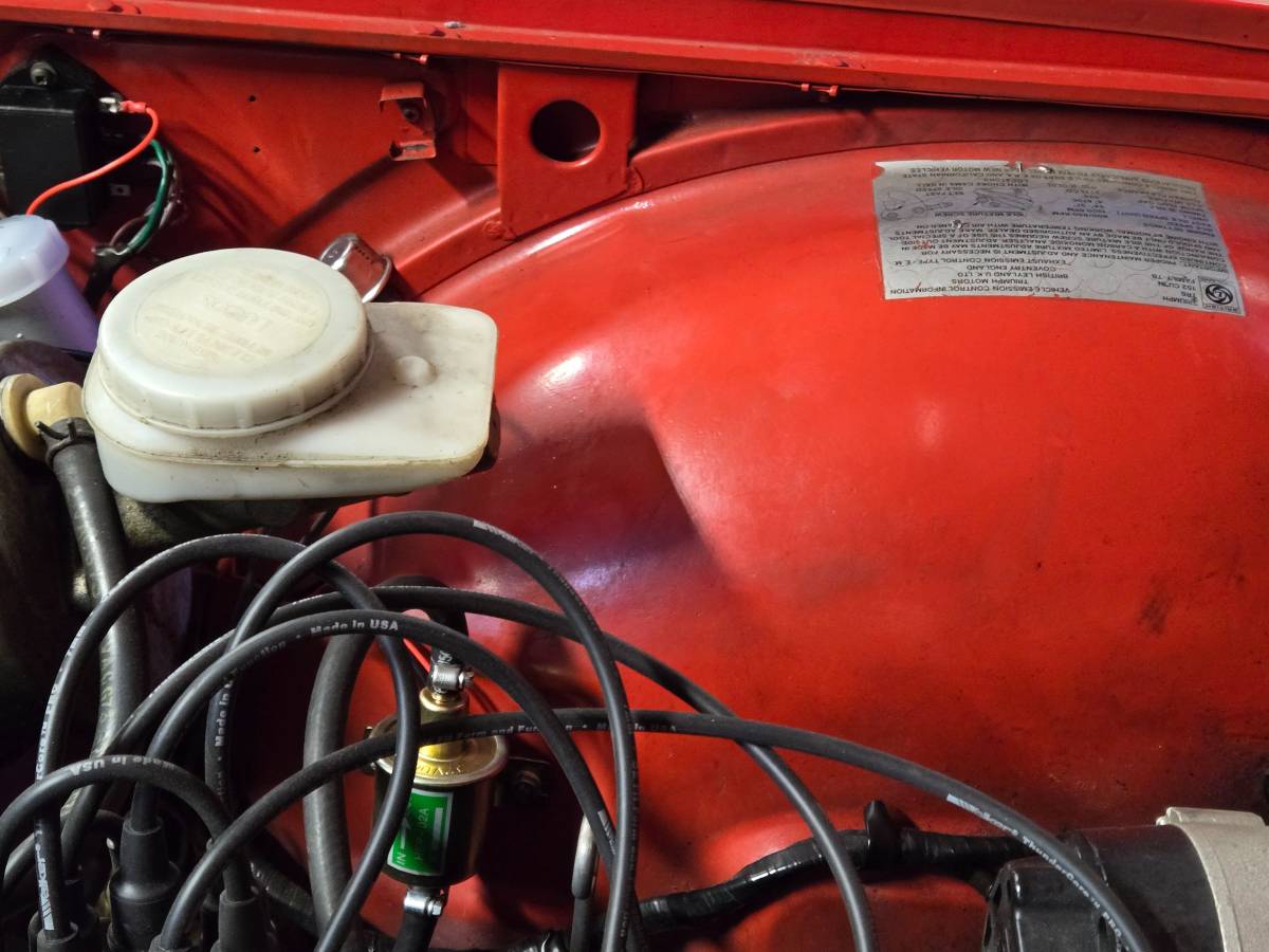 Triumph-Tr6-1974-red-15