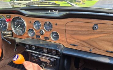 Triumph-Tr6-1974-red-17