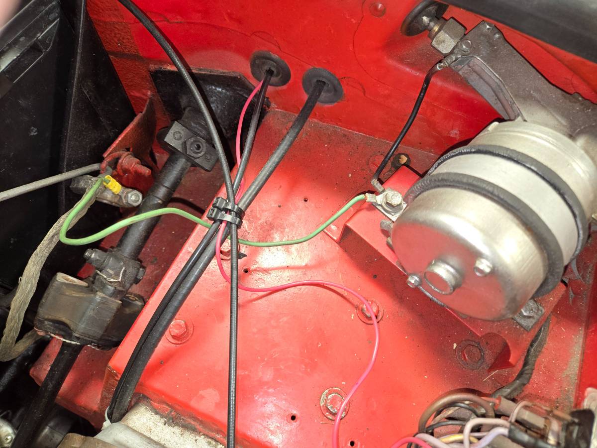 Triumph-Tr6-1974-red-20