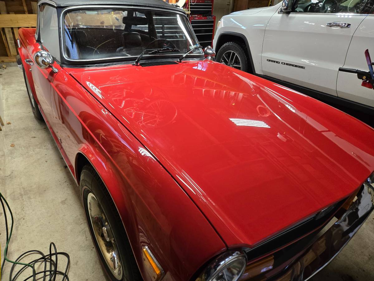 Triumph-Tr6-1974-red-22