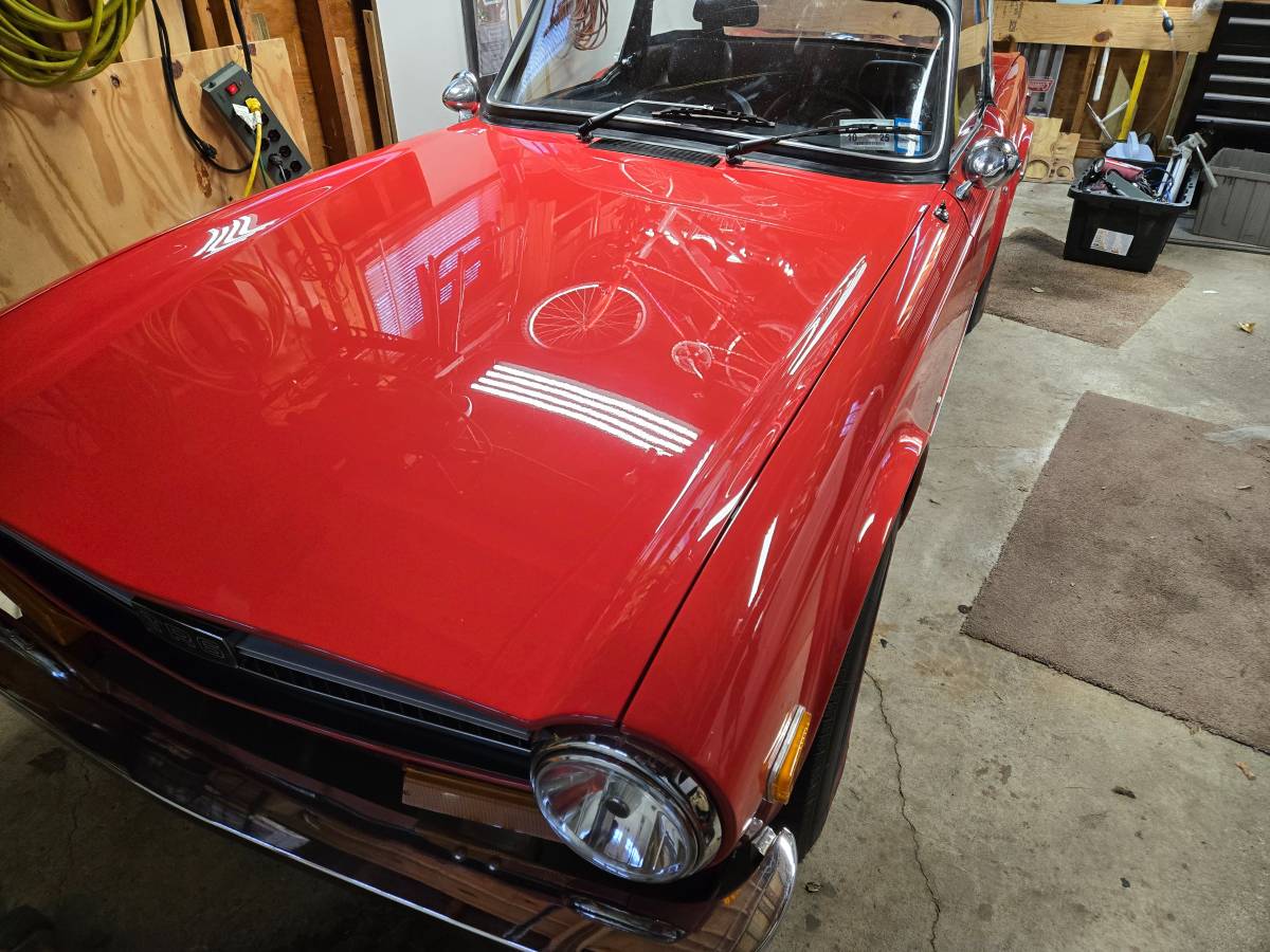 Triumph-Tr6-1974-red-23