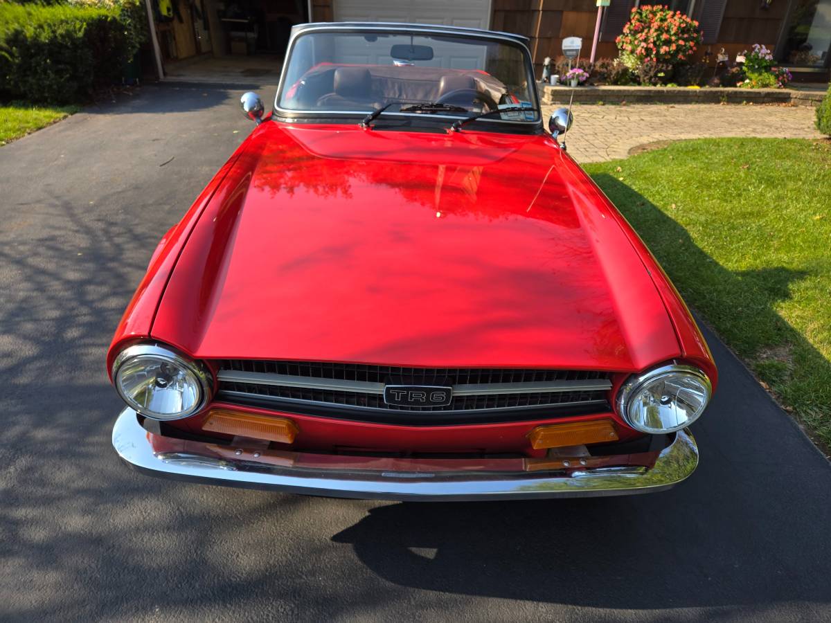 Triumph-Tr6-1974-red-4
