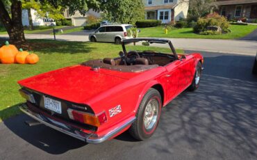 Triumph-Tr6-1974-red-9