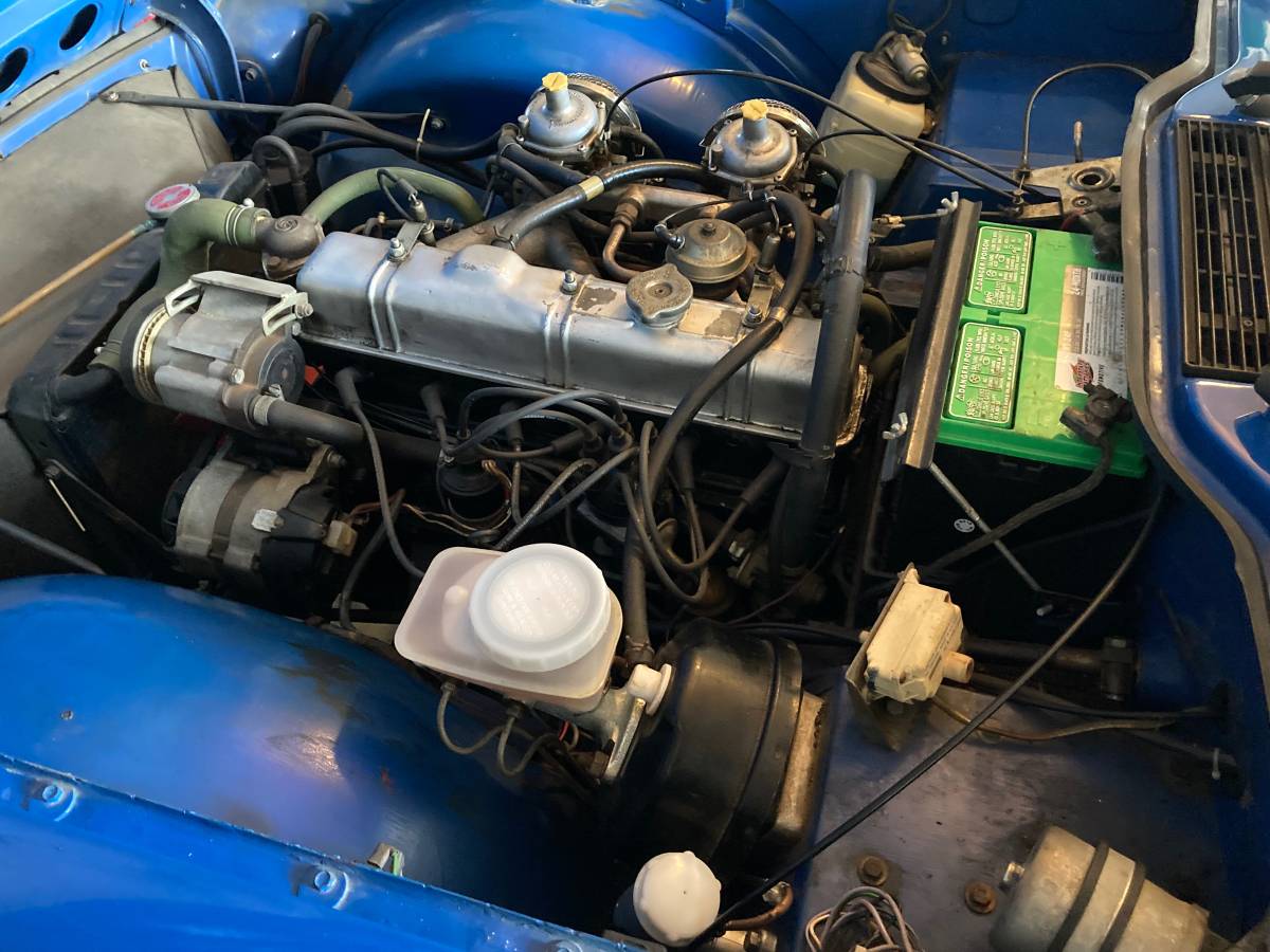 Triumph-Tr6-1976-blue-1