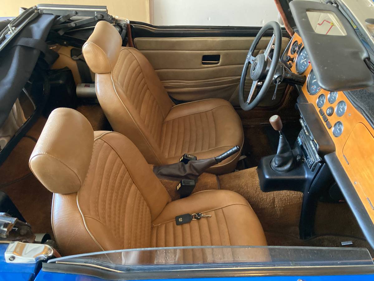 Triumph-Tr6-1976-blue-2