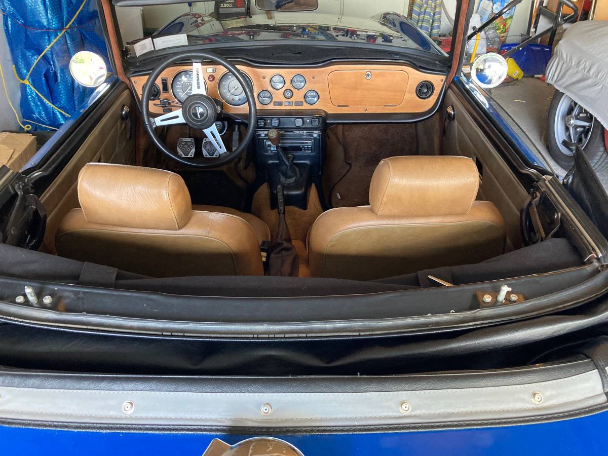 Triumph-Tr6-1976-blue-6