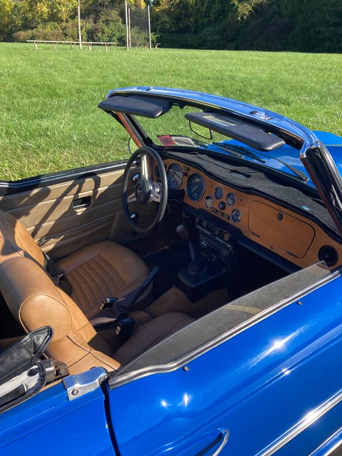 Triumph-Tr6-1976-blue-9