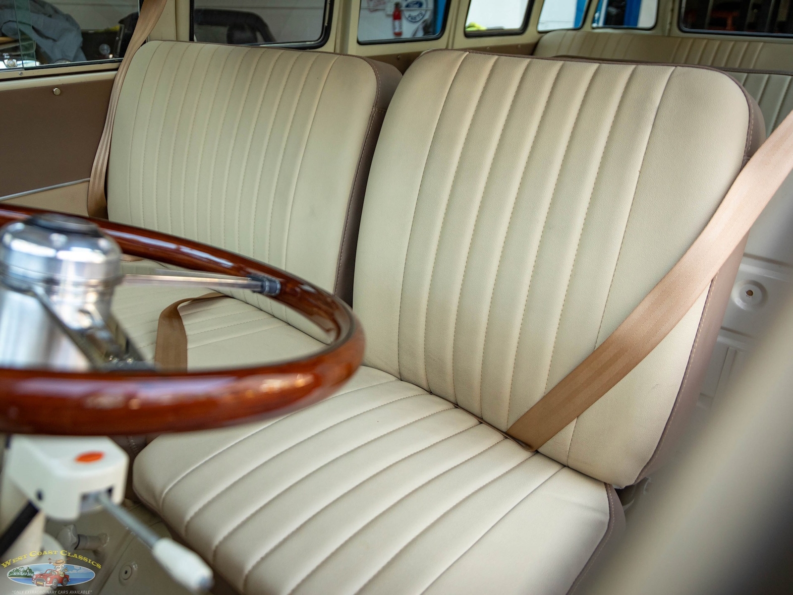 Volkswagen-23-Window-Samba-1975-23-Window-Bus-24