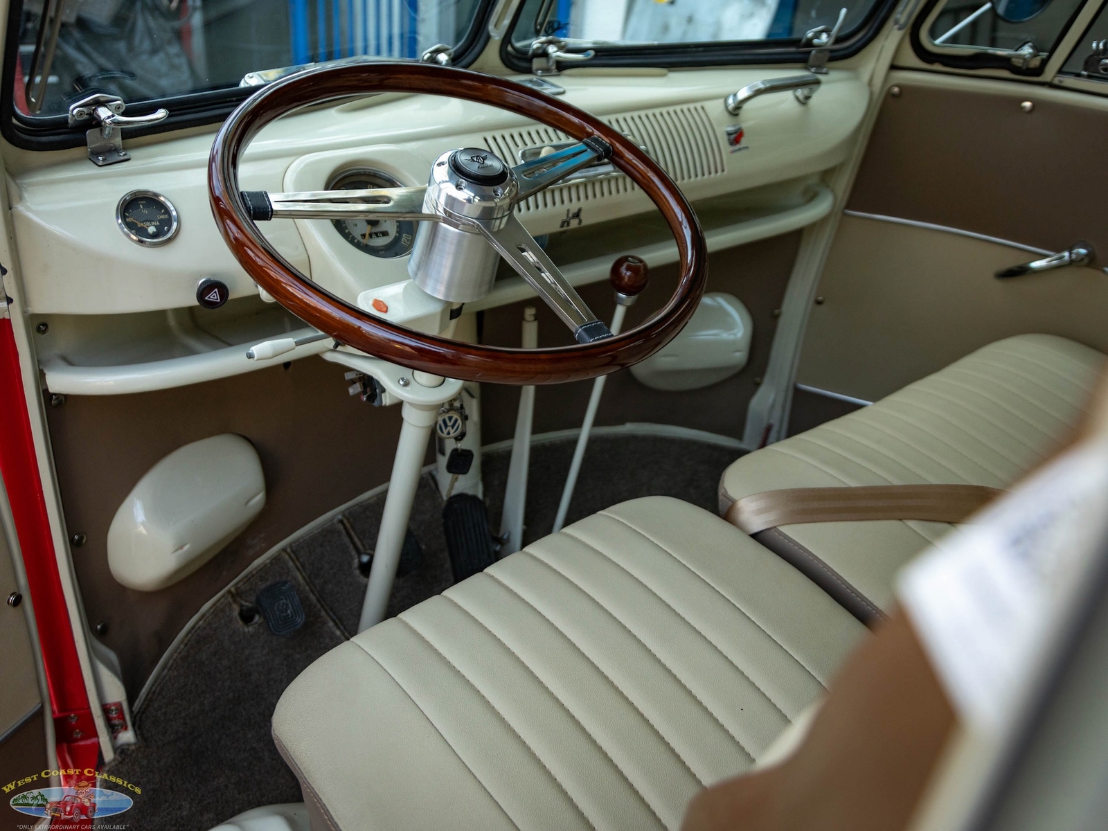 Volkswagen-23-Window-Samba-1975-23-Window-Bus-30