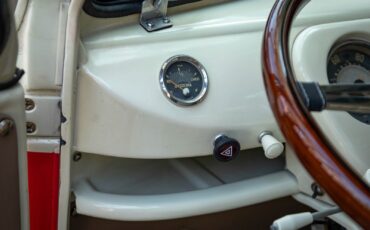 Volkswagen-23-Window-Samba-1975-23-Window-Bus-32