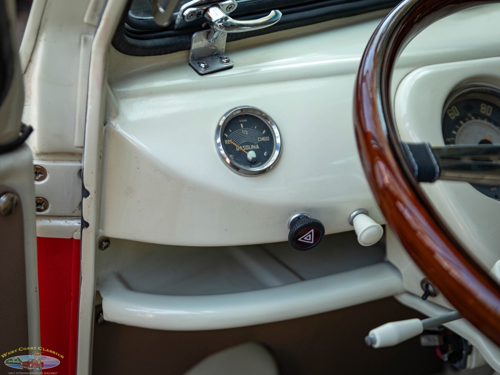 Volkswagen-23-Window-Samba-1975-23-Window-Bus-32