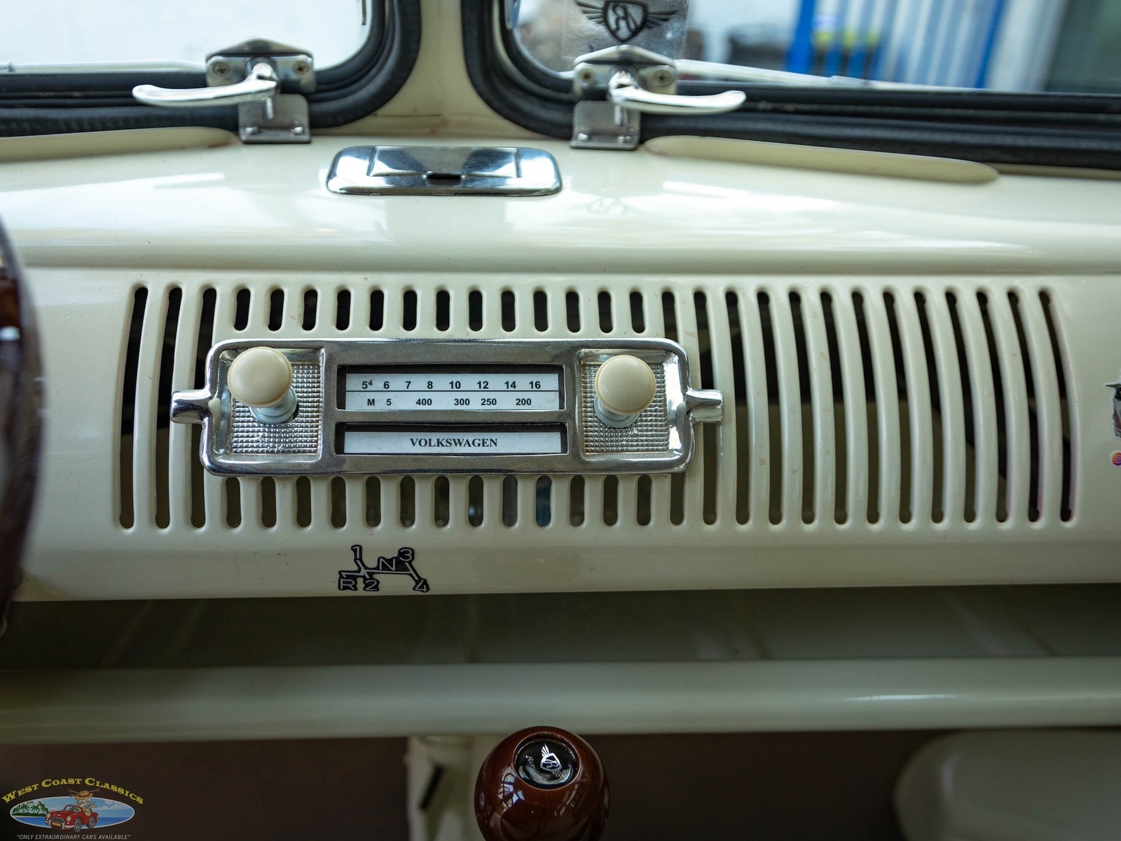 Volkswagen-23-Window-Samba-1975-23-Window-Bus-34