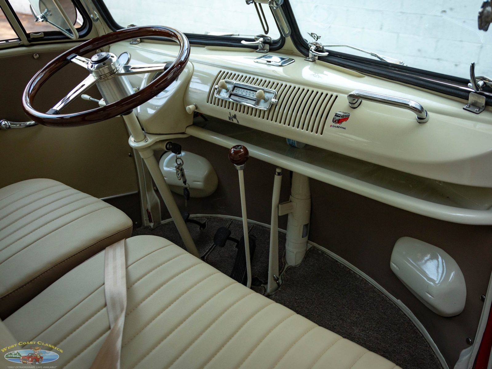 Volkswagen-23-Window-Samba-1975-23-Window-Bus-37