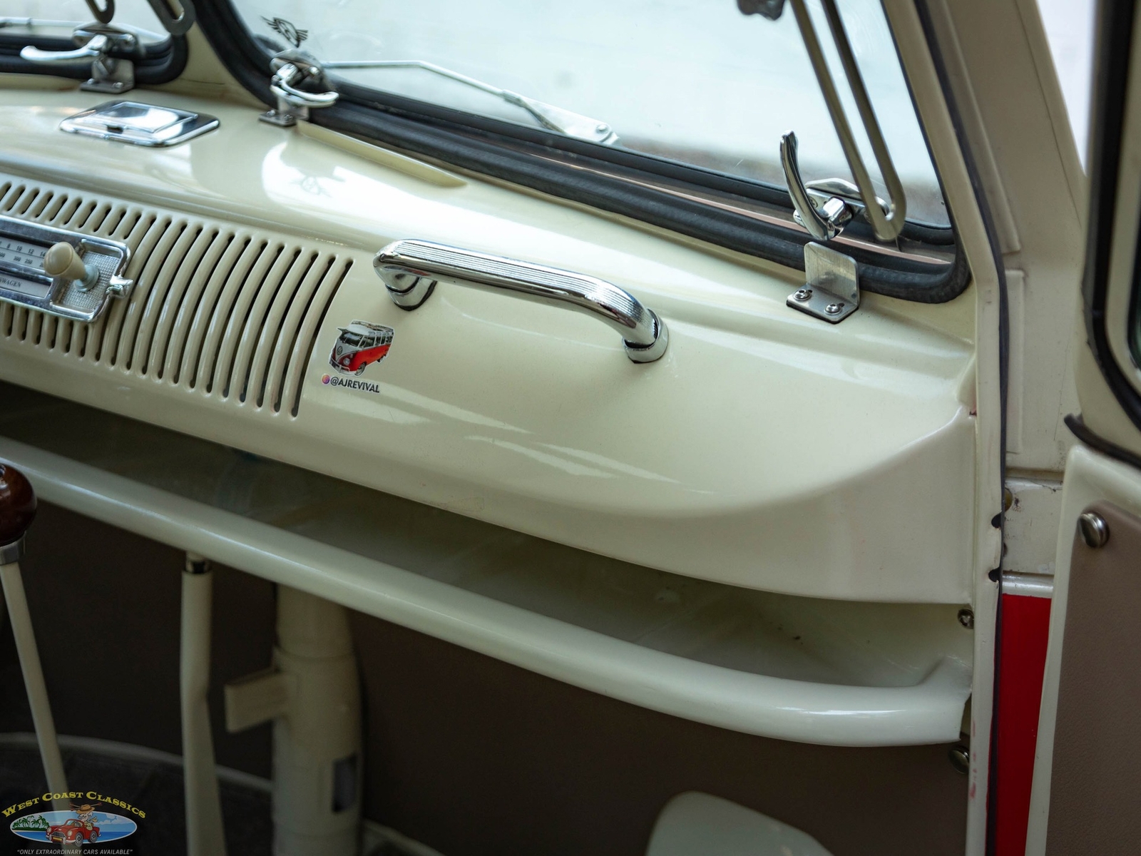 Volkswagen-23-Window-Samba-1975-23-Window-Bus-39