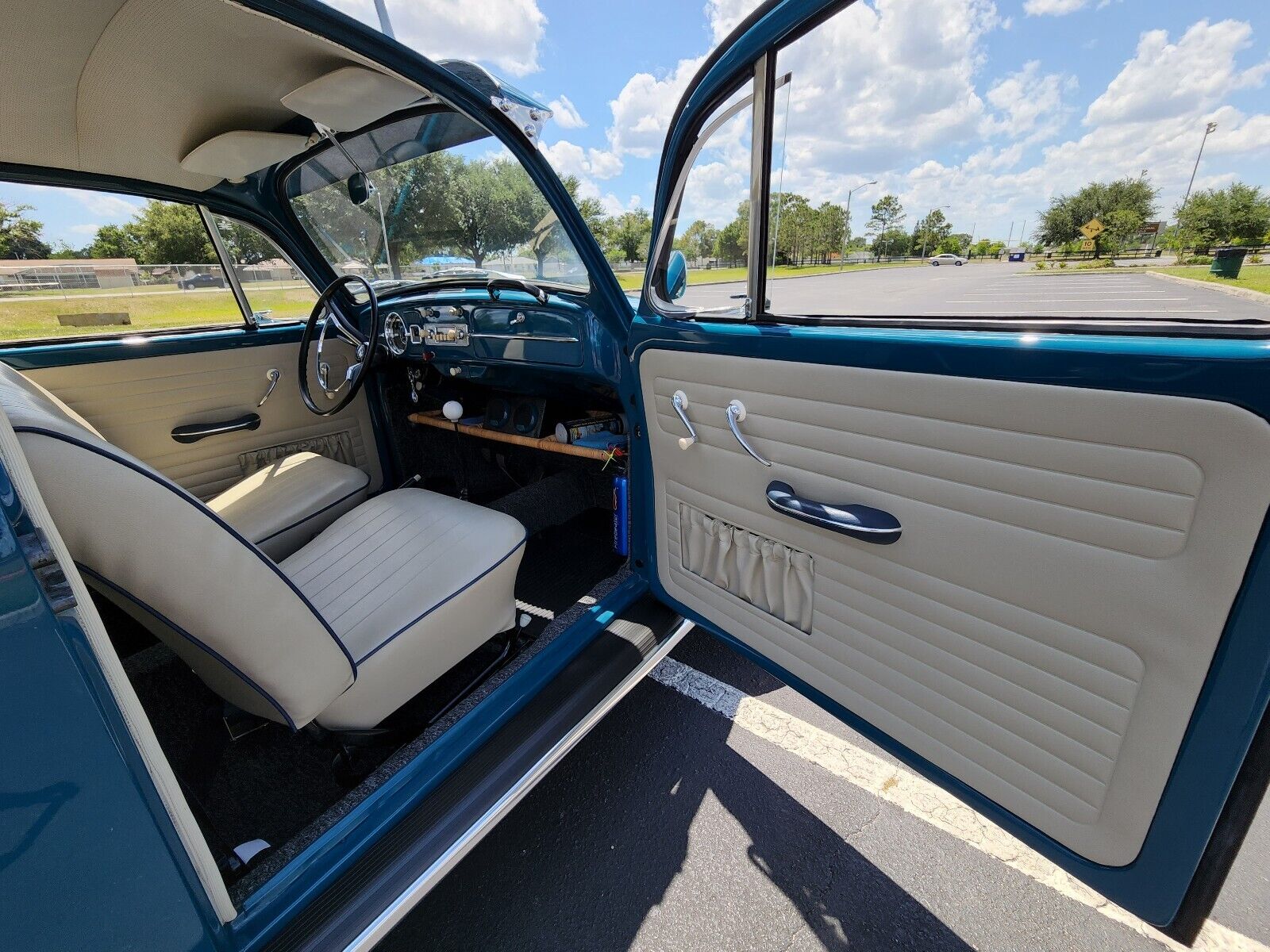 Volkswagen-Beetle-1966-Sedan-23