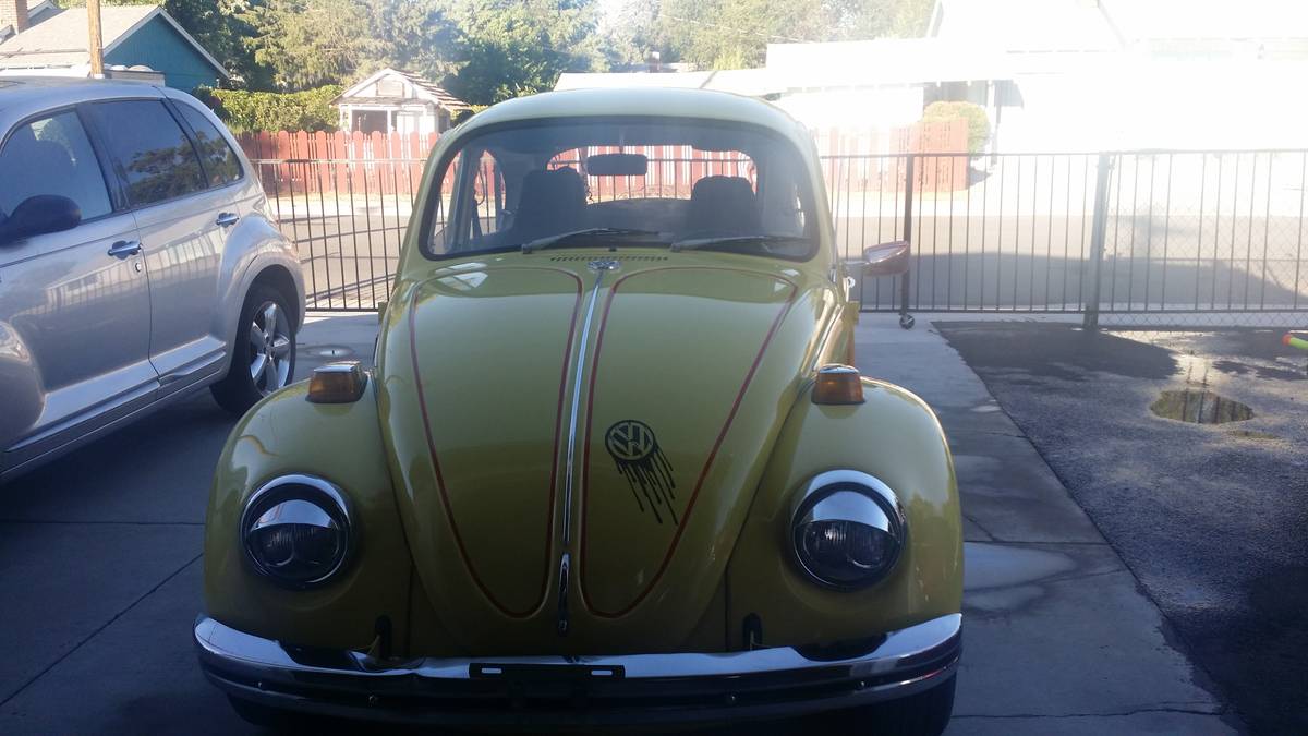 Volkswagen-Beetle-1972-yellow-2