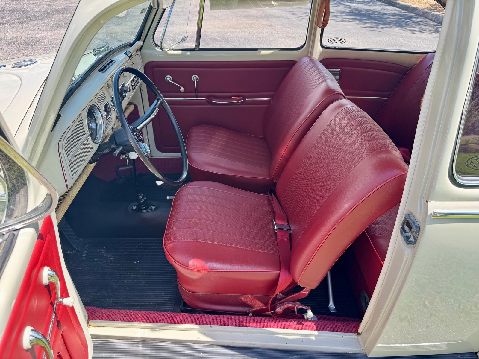 Volkswagen-Beetle-Classic-1966-Sedan-3