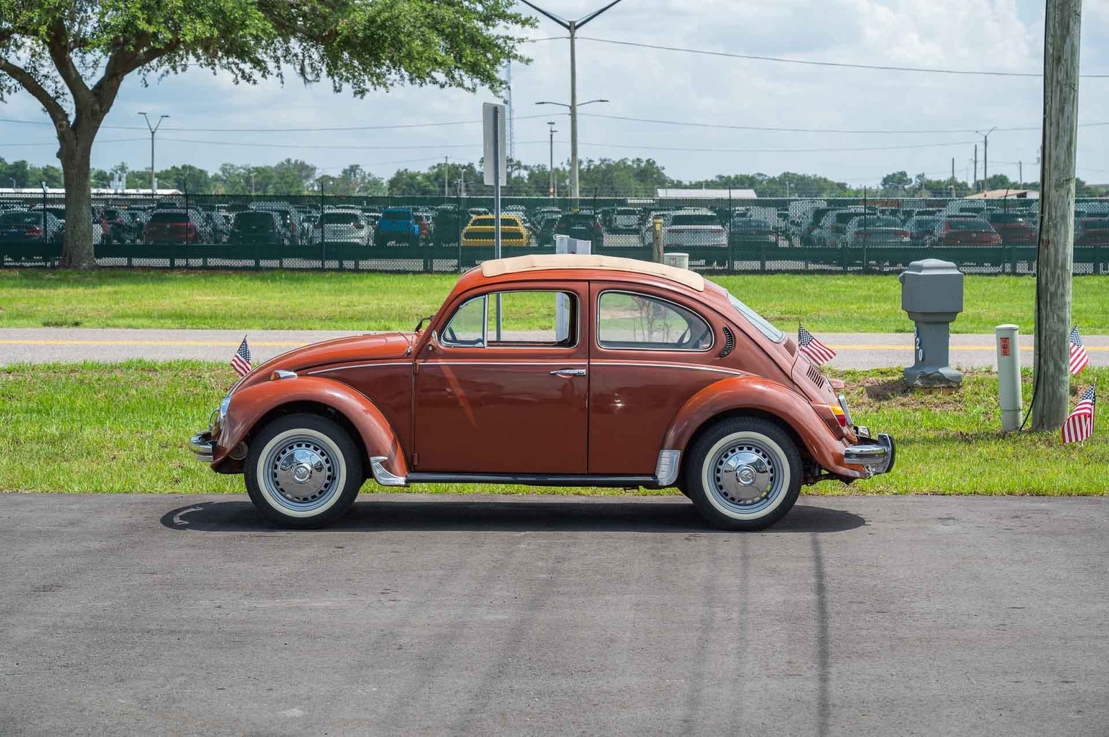Volkswagen-Beetle-Classic-1974-2-Door-1