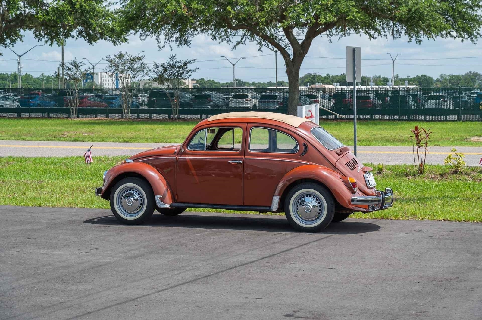 Volkswagen-Beetle-Classic-1974-2-Door-18