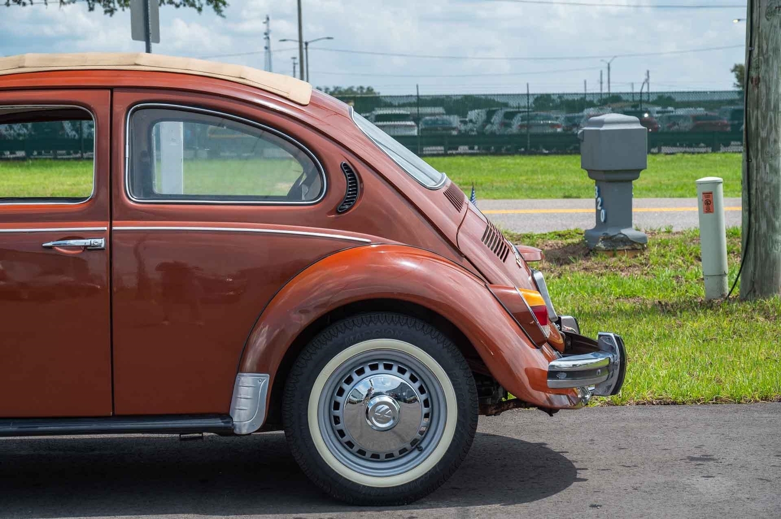 Volkswagen-Beetle-Classic-1974-2-Door-22